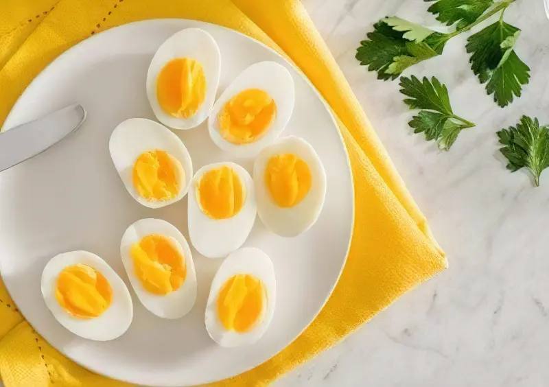 ¿Qué es más saludable: las claras o las yemas?